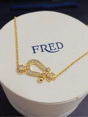 🌟👸 Fred Women’s Gold Necklace